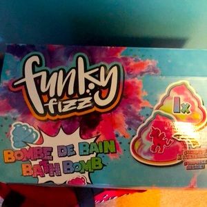 Bath time fun!! 2 DIY Funky Fizz bath bomb kits NEW!!